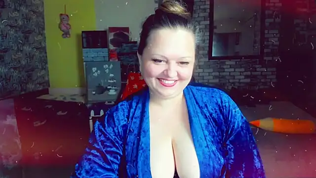 KlaraHoll online show from December 5, 2024, 8:33 pm