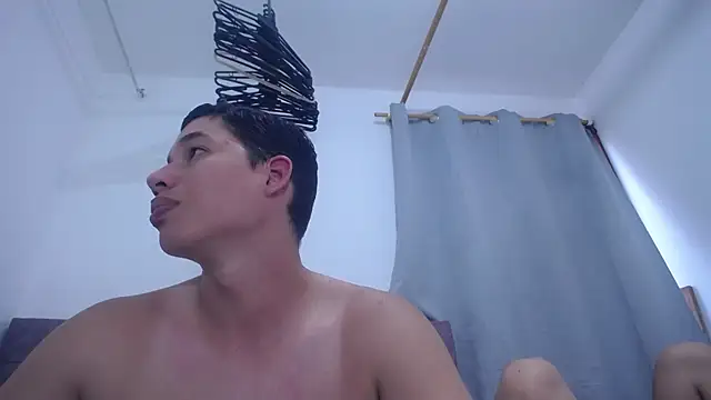 Snapshot of CoupleLatinn chatting on July 15, 2026, 10:26 pm CoupleLatinn online show from July 15, 2026, 10:26 pm