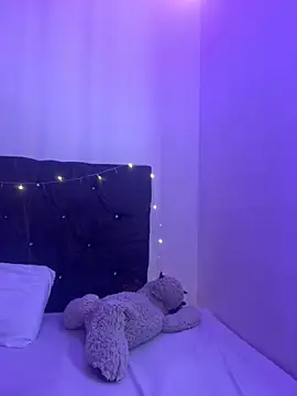 alisson carolina73 online show from December 24, 2024, 6:06 pm