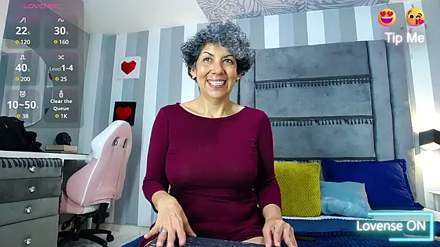 Julianewell online show from February 8, 2025, 3:31 pm