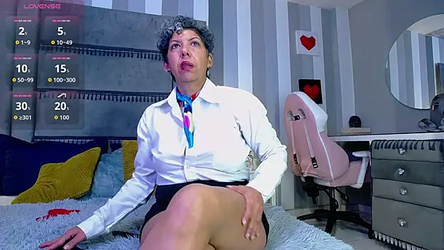 Julianewell online show from January 13, 2026, 12:21 pm