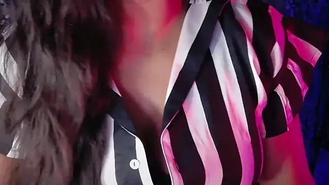 Snapshot of SexyAndHottie chatting on January 14, 2026, 4:34 pm SexyAndHottie online show from January 14, 2026, 4:34 pm