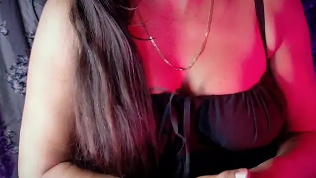 SexyAndHottie online show from May 27, 2026, 4:04 pm