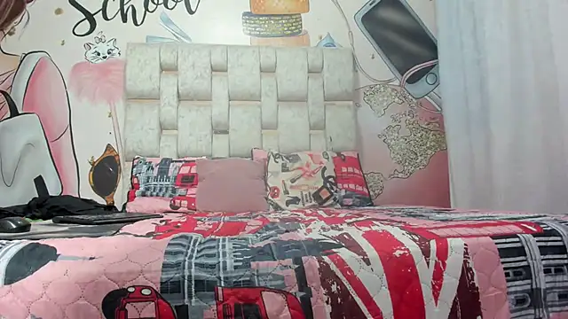 Snapshot of KOURTNEY-- chatting on February 12, 2025, 1:09 am KOURTNEY-- online show from February 12, 2025, 1:09 am