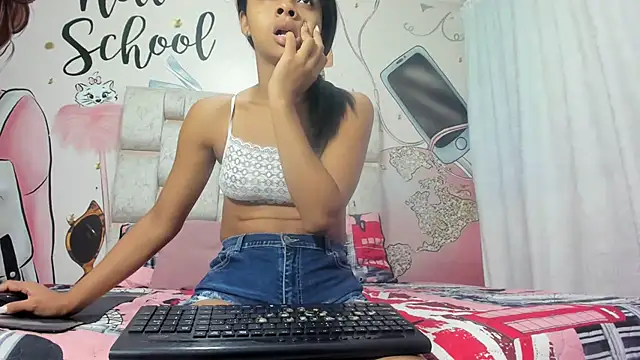 Snapshot of KOURTNEY-- chatting on February 13, 2025, 1:19 am KOURTNEY-- online show from February 13, 2025, 1:19 am