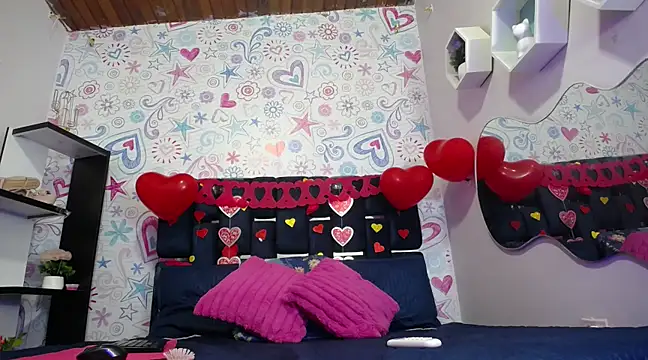 Snapshot of KOURTNEY-- chatting on February 18, 2025, 1:10 am KOURTNEY-- online show from February 18, 2025, 1:10 am