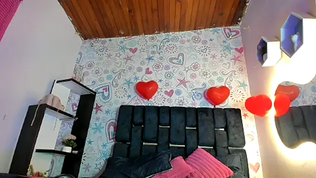 Snapshot of KOURTNEY-- chatting on February 27, 2025, 4:41 am KOURTNEY-- online show from February 27, 2025, 4:41 am