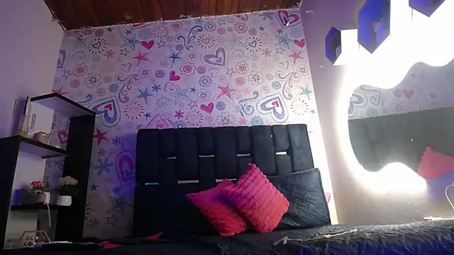 Snapshot of KOURTNEY-- chatting on March 8, 2025, 1:17 am KOURTNEY-- online show from March 8, 2025, 1:17 am