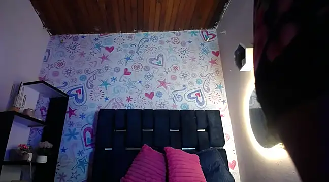 Snapshot of KOURTNEY-- chatting on March 10, 2025, 1:23 am KOURTNEY-- online show from March 10, 2025, 1:23 am