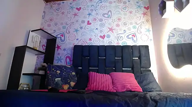 Snapshot of KOURTNEY-- chatting on March 18, 2025, 1:43 am KOURTNEY-- online show from March 18, 2025, 1:43 am