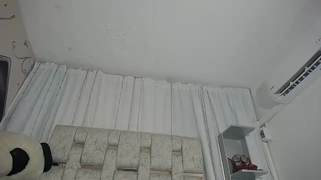 Snapshot of KOURTNEY-- chatting on September 22, 2025, 1:51 am KOURTNEY-- online show from September 22, 2025, 1:51 am