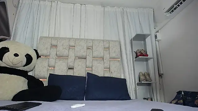 Snapshot of KOURTNEY-- chatting on September 27, 2025, 1:54 am KOURTNEY-- online show from September 27, 2025, 1:54 am