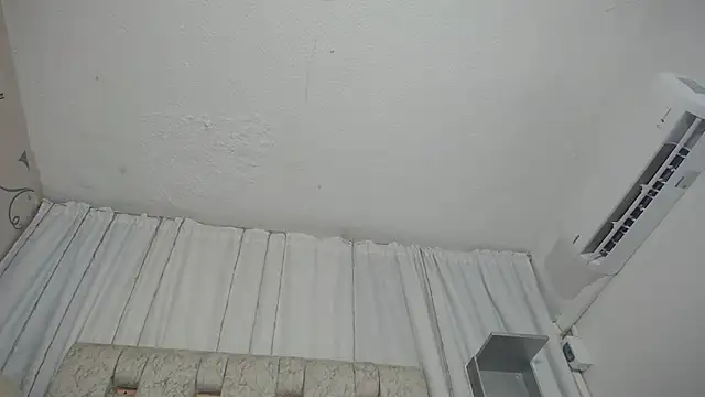 Snapshot of KOURTNEY-- chatting on September 28, 2025, 2:17 am KOURTNEY-- online show from September 28, 2025, 2:17 am