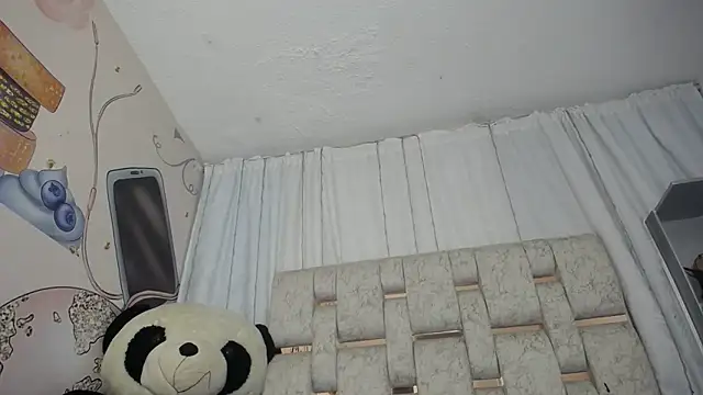 Snapshot of KOURTNEY-- chatting on September 29, 2025, 1:44 am KOURTNEY-- online show from September 29, 2025, 1:44 am