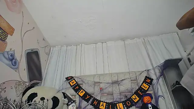 Snapshot of KOURTNEY-- chatting on October 11, 2025, 1:49 am KOURTNEY-- online show from October 11, 2025, 1:49 am