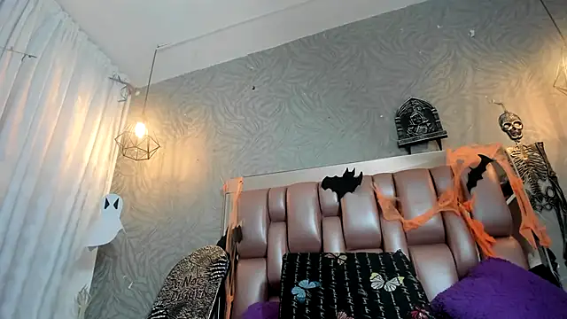 Snapshot of KOURTNEY-- chatting on October 14, 2025, 1:39 am KOURTNEY-- online show from October 14, 2025, 1:39 am