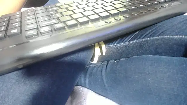 Snapshot of KOURTNEY-- chatting on October 20, 2025, 1:50 am KOURTNEY-- online show from October 20, 2025, 1:50 am