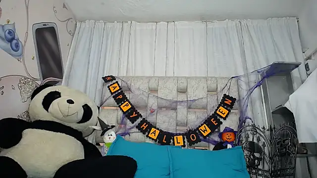 Snapshot of KOURTNEY-- chatting on October 26, 2025, 1:44 am KOURTNEY-- online show from October 26, 2025, 1:44 am