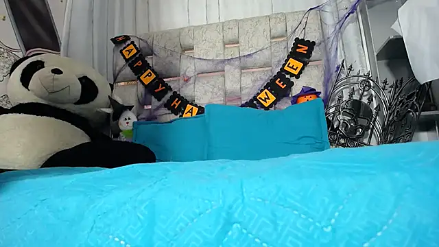 Snapshot of KOURTNEY-- chatting on October 28, 2025, 1:53 am KOURTNEY-- online show from October 28, 2025, 1:53 am