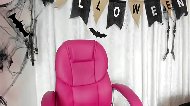 Snapshot of KOURTNEY-- chatting on November 1, 2025, 2:13 am KOURTNEY-- online show from November 1, 2025, 2:13 am