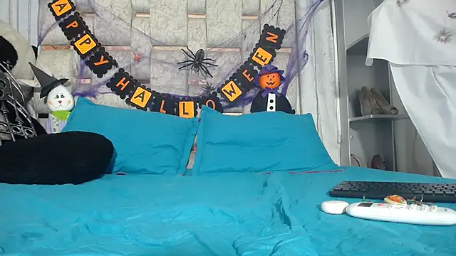 Snapshot of KOURTNEY-- chatting on November 2, 2025, 2:14 am KOURTNEY-- online show from November 2, 2025, 2:14 am