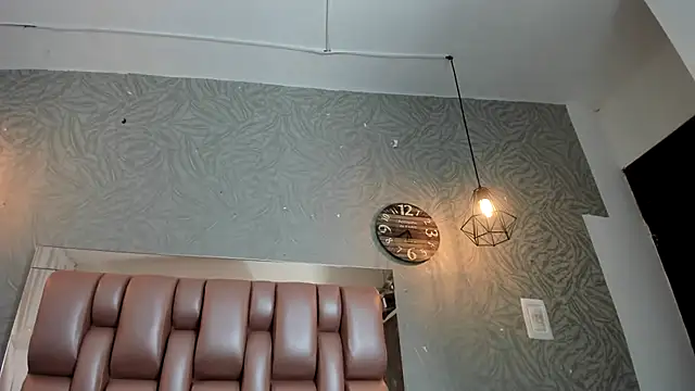 Snapshot of KOURTNEY-- chatting on November 12, 2025, 1:50 am KOURTNEY-- online show from November 12, 2025, 1:50 am