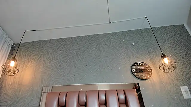 Snapshot of KOURTNEY-- chatting on November 14, 2025, 2:10 am KOURTNEY-- online show from November 14, 2025, 2:10 am