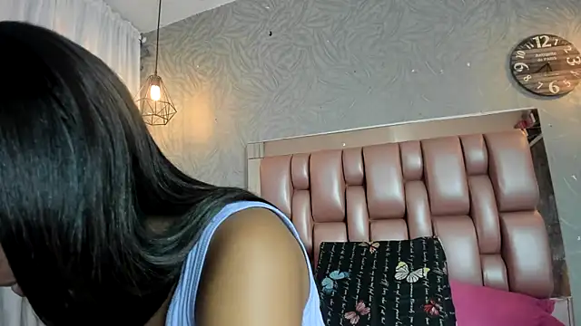 Snapshot of KOURTNEY-- chatting on November 29, 2025, 2:25 am KOURTNEY-- online show from November 29, 2025, 2:25 am