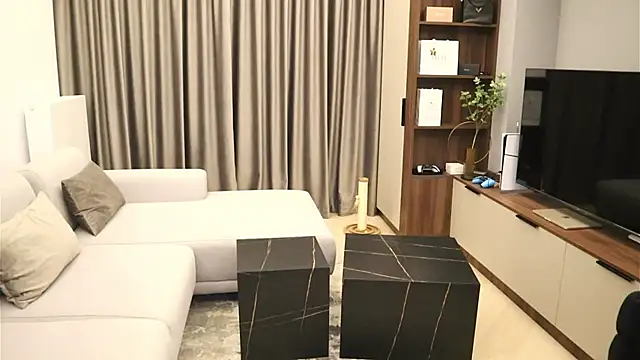 IrisNoire online show from September 17, 2025, 7:59 pm