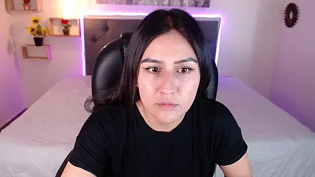 mia aira online show from December 12, 2024, 8:32 pm