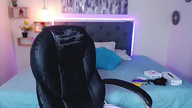 mia aira online show from February 7, 2025, 8:42 pm