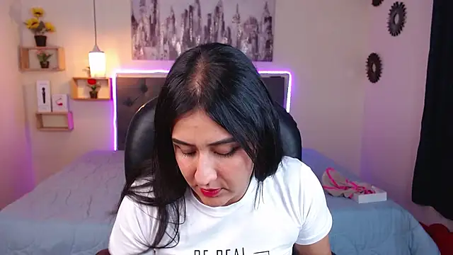 mia aira online show from February 17, 2025, 8:15 pm