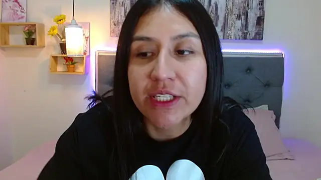 mia aira online show from September 12, 2025, 3:12 pm