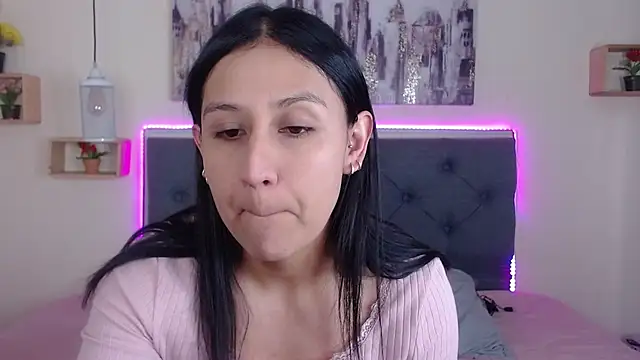 mia aira online show from November 8, 2025, 2:39 pm