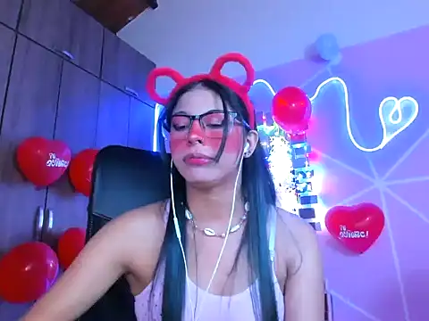  ALLYSON18  online show from February 16, 2025, 2:43 pm