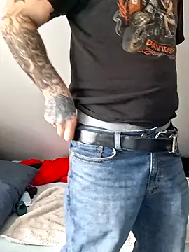 PNTlooker256 online show from February 19, 2026, 6:15 pm