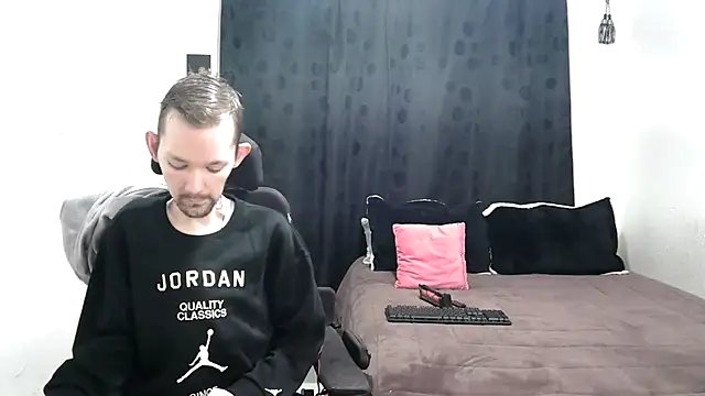 Sophia and Thomas online show from February 21, 2025, 9:02 am