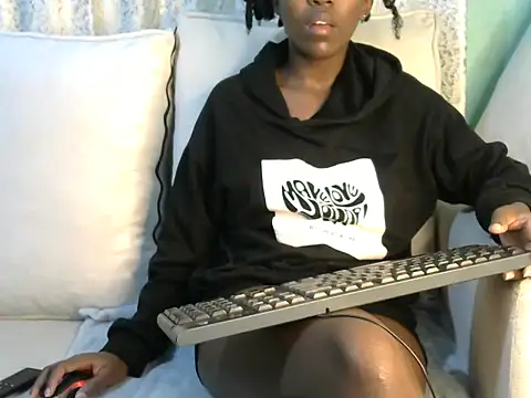 Caryyyl online show from November 8, 2025, 2:06 pm