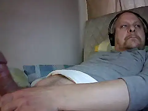 Snapshot of amylrmm1903 chatting on February 22, 2025, 2:19 pm amylrmm1903 online show from February 22, 2025, 2:19 pm