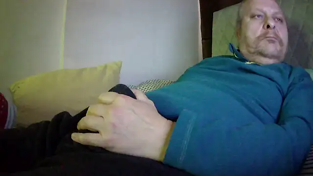 Snapshot of amylrmm1903 chatting on February 22, 2026, 11:42 am amylrmm1903 online show from February 22, 2026, 11:42 am