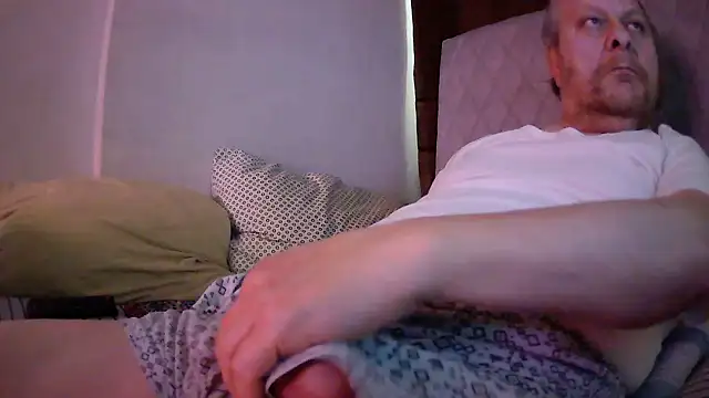 Snapshot of amylrmm1903 chatting on March 8, 2026, 10:19 am amylrmm1903 online show from March 8, 2026, 10:19 am