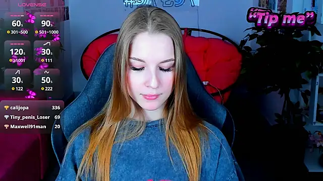 CuteMousee online show from January 4, 2025, 11:54 am