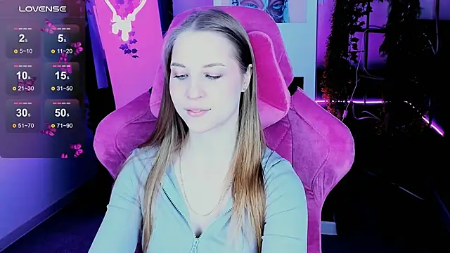 CuteMousee online show from October 6, 2025, 5:27 am