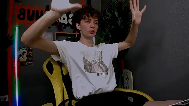 LukeSweet online show from December 2, 2025, 10:42 am