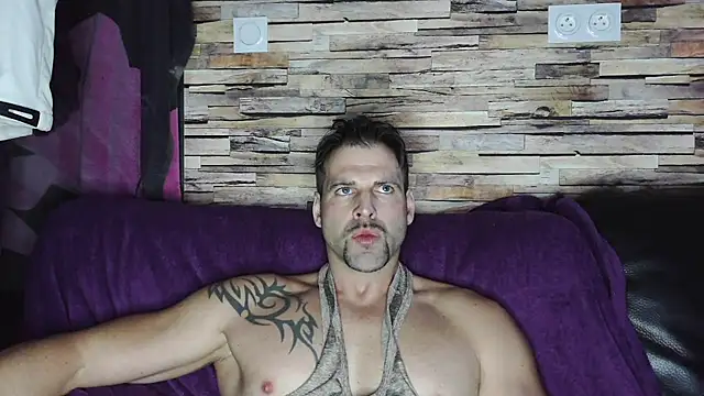 XxBigboybandxX online show from January 18, 2025, 4:42 pm