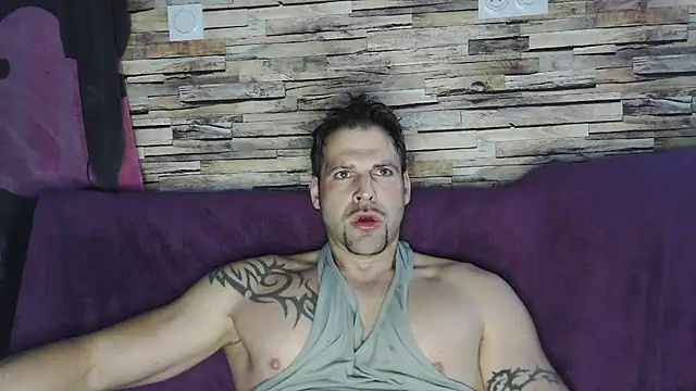 XxBigboybandxX online show from February 8, 2025, 7:59 am