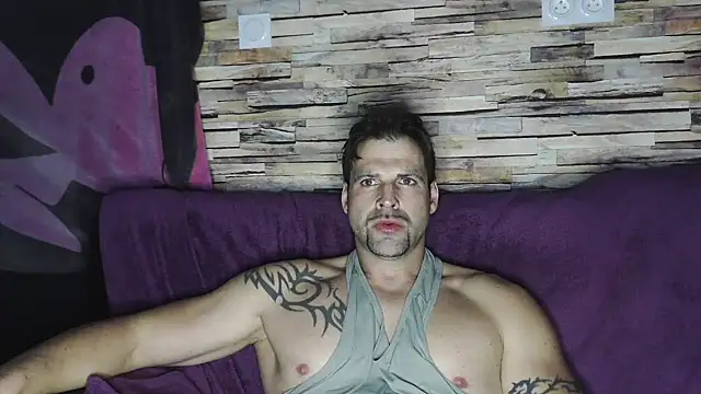 XxBigboybandxX online show from February 12, 2025, 7:02 pm