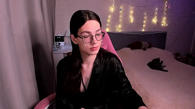 Alfreda Mills online show from September 10, 2025, 10:15 am