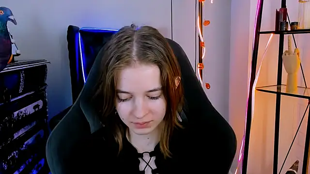 TinaDavil online show from December 3, 2024, 5:45 pm