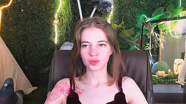 TinaDavil online show from February 25, 2025, 5:47 pm